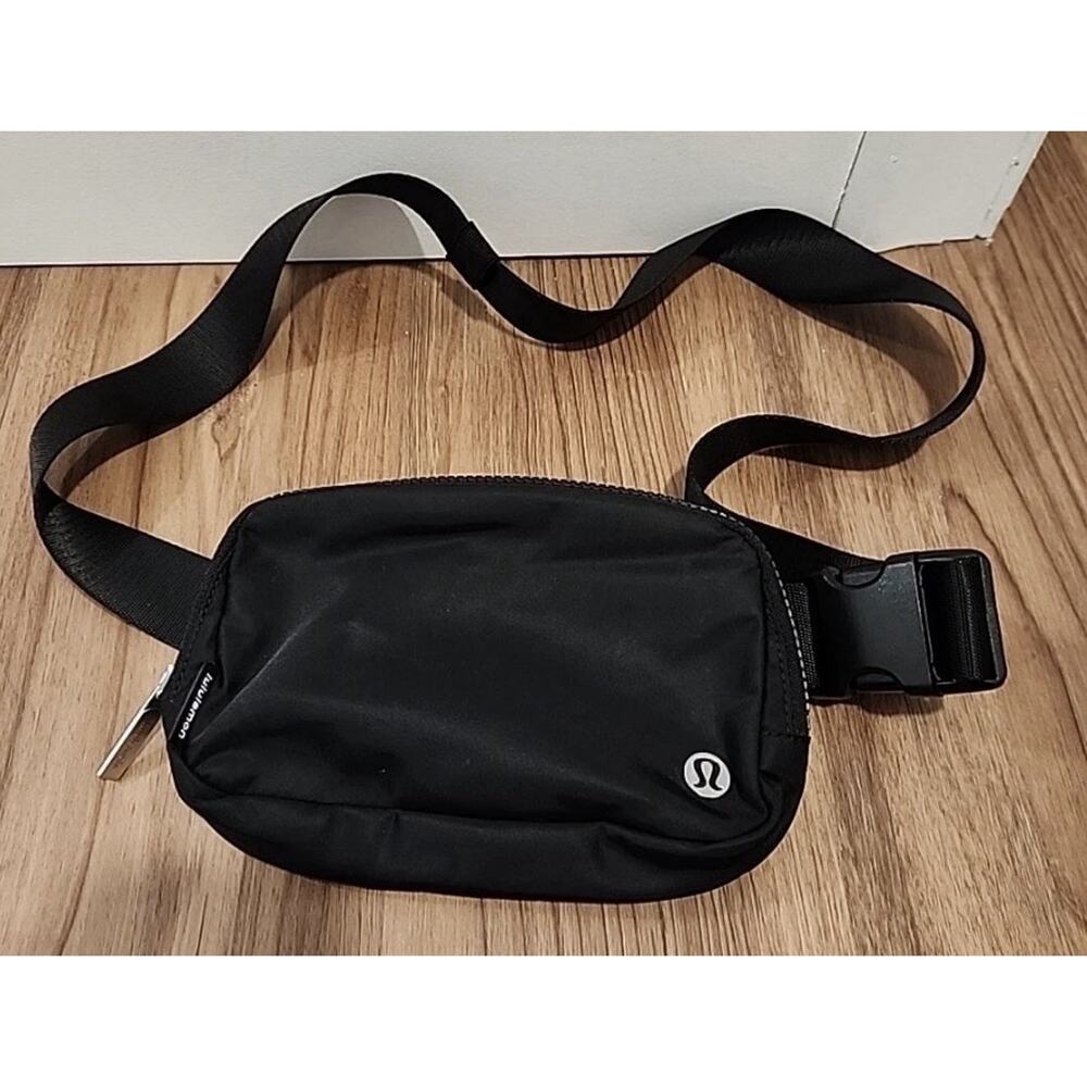 Lulu Lemon Everywhere Belt Bag Black